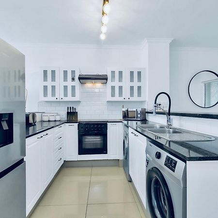 2 Bedroom 2 Bath Luxury - Sandton Cbd โจฮันเนสเบิร์ก ภายนอก รูปภาพ