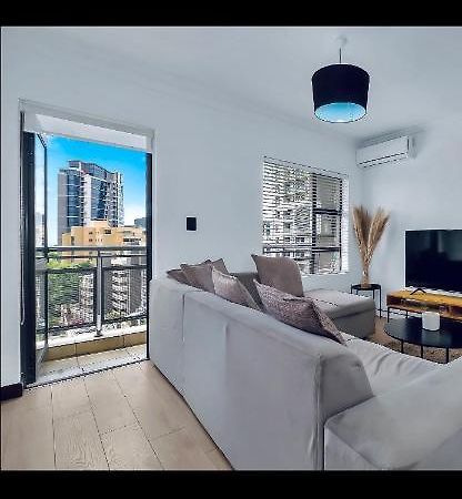 2 Bedroom 2 Bath Luxury - Sandton Cbd โจฮันเนสเบิร์ก ภายนอก รูปภาพ