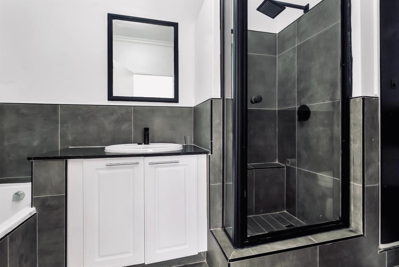 2 Bedroom 2 Bath Luxury - Sandton Cbd โจฮันเนสเบิร์ก ภายนอก รูปภาพ